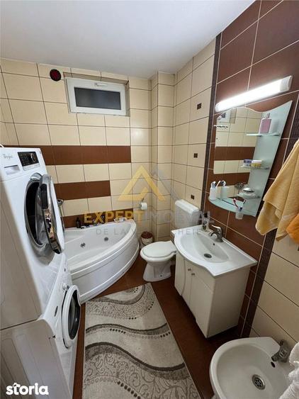 Casă cu 7 camere cu Teren 800 Mp în Vasile Alecsandri
