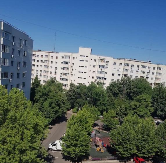Apartament cu 3 camere semidecomandat în Dristor