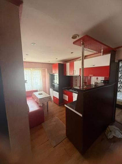 Apartament cu 3 camere decomandat în Mărăței