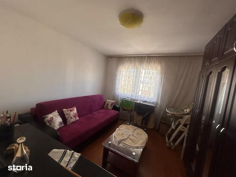 Apartament cu 3 camere decomandat în Exterior Vest