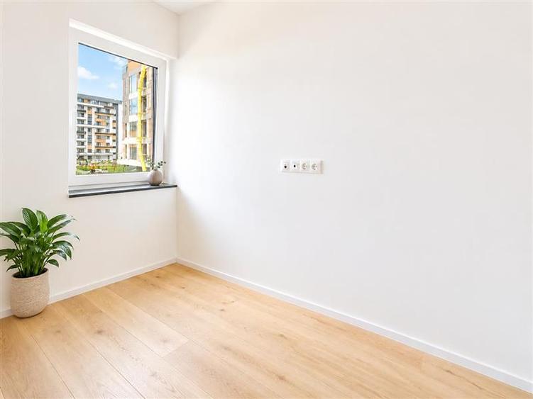Apartament cu 2 camere decomandat în Tractorul