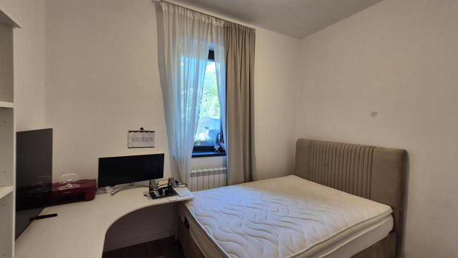 Casă individuală cu 7 camere cu Canalizare în Drumul Sării