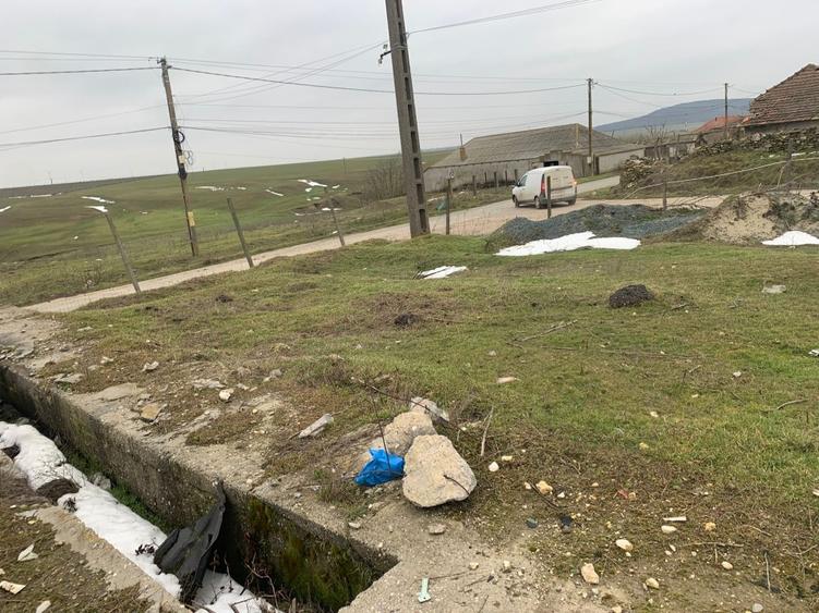 Teren Construcții intravilan de 850 mp, în Crucea
