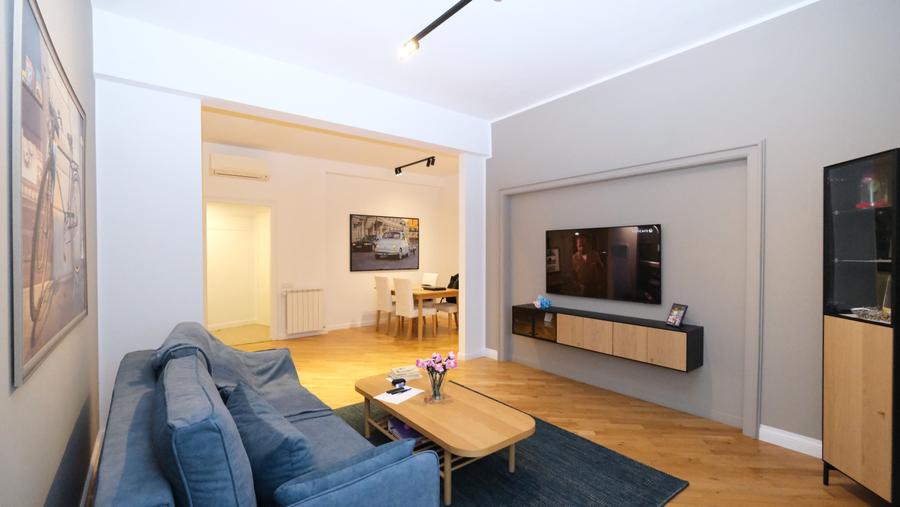 Vanzare apartament 5 camere renovat,mobilat etaj 2 in imobil zona Piata Unirii - 1