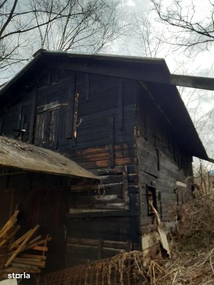 Casă cu 2 camere cu Teren 713 Mp în Petros
