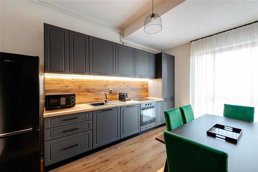 Apartament cu 3 camere circular, mobilat în Central