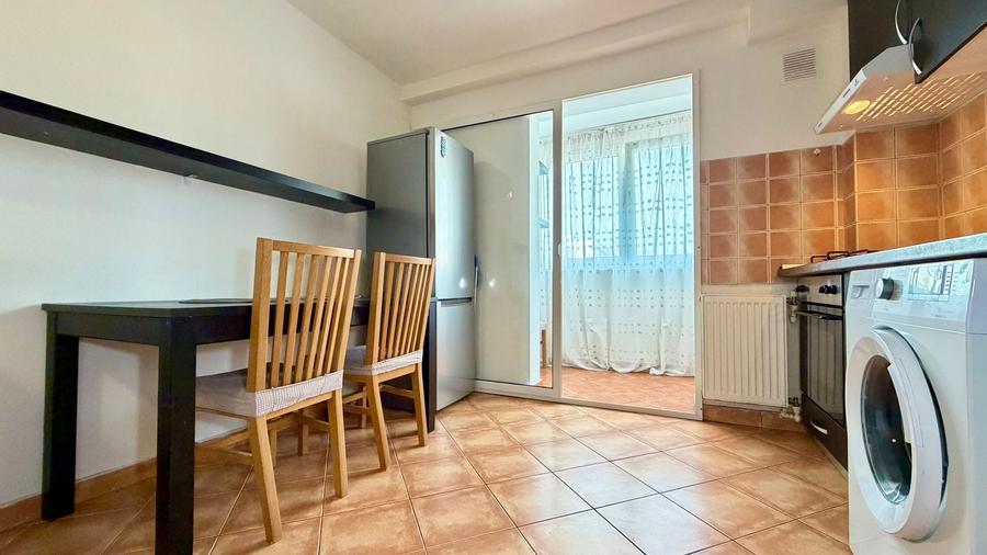 Apartament cu 2 camere decomandat în Titan
