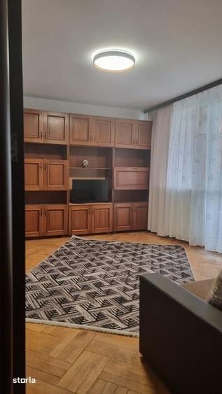 Garsonieră decomandată în Titan