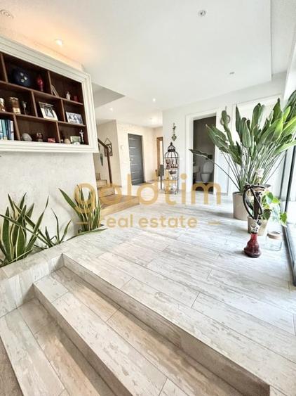 Casă individuală cu 5 camere cu Piscina în Izvorani