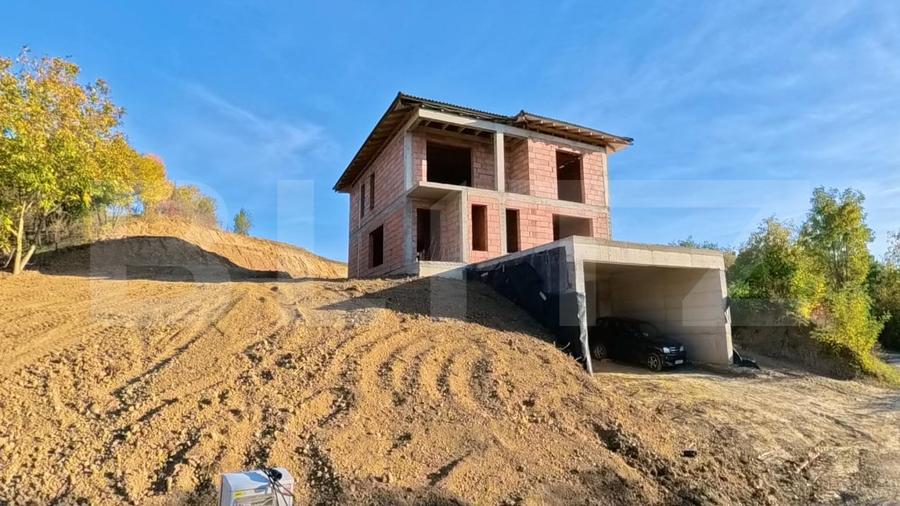 Casă individuală cu 8 camere cu Garaj în Nord