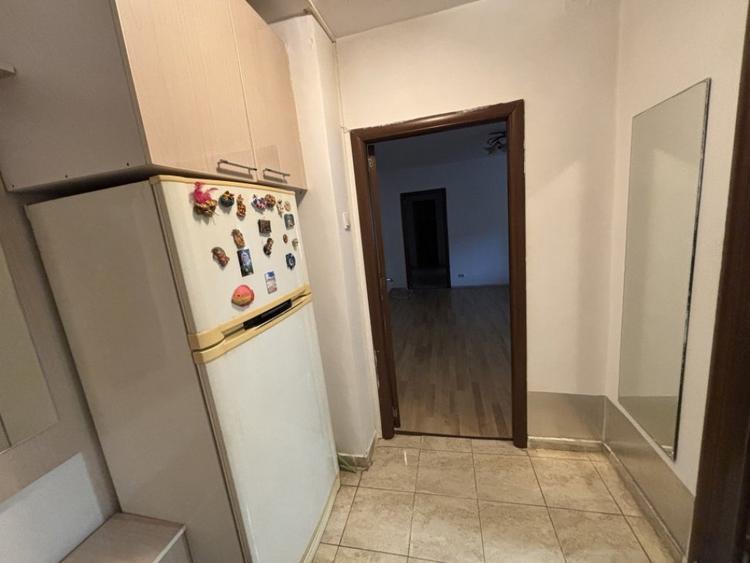 Apartament cu 3 camere decomandat în Iancului