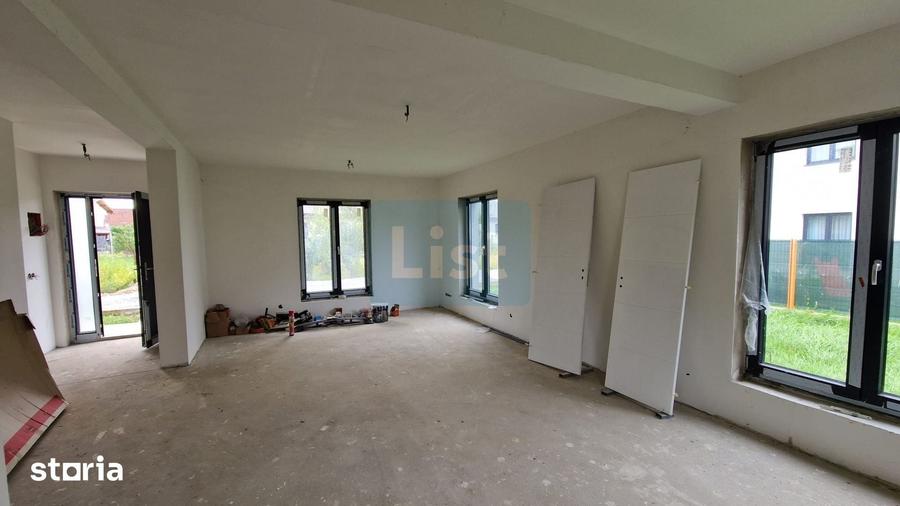 Casă cu 4 camere cu Teren 250 Mp în Recea