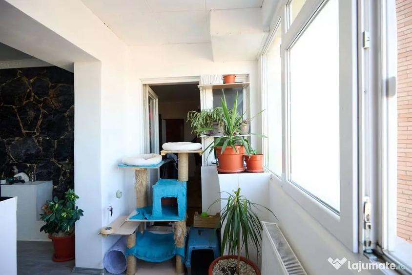Apartament cu 4 camere decomandat în Central