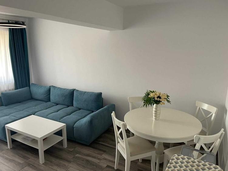 Apartament cu 2 camere semidecomandat în Craiovei