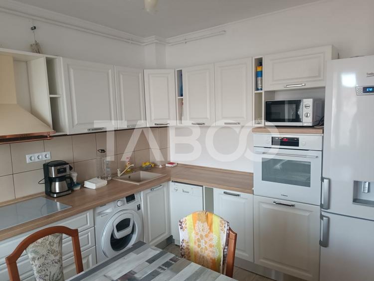 Apartament cu 2 camere semidecomandat, mobilat în Mihai Viteazul