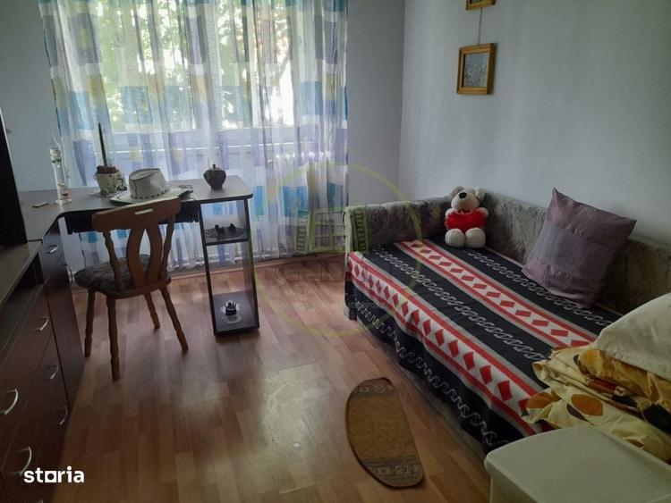 Apartament cu 4 camere decomandat în Central