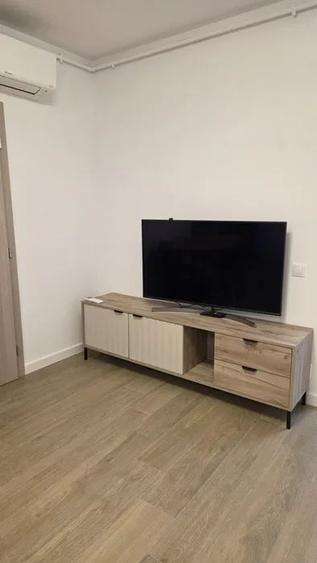 Apartament cu 2 camere semidecomandat, mobilat în Florești