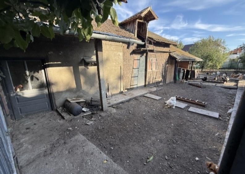 Casă cu 5 camere cu Teren 1200 Mp în Dobrosloveni