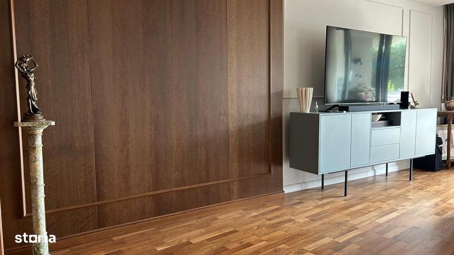 Apartament cu 4 camere decomandat în Central