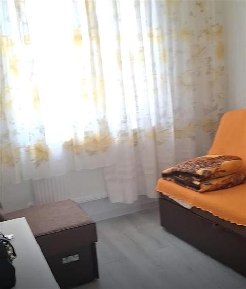 Garsonieră decomandată, mobilată în Cug