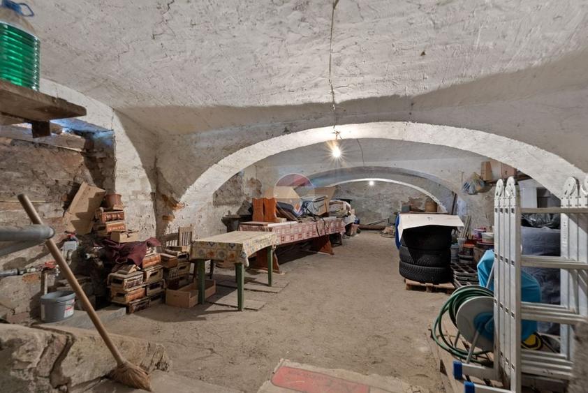 Casă individuală cu 5 camere cu Teren 853 Mp în Ultracentral