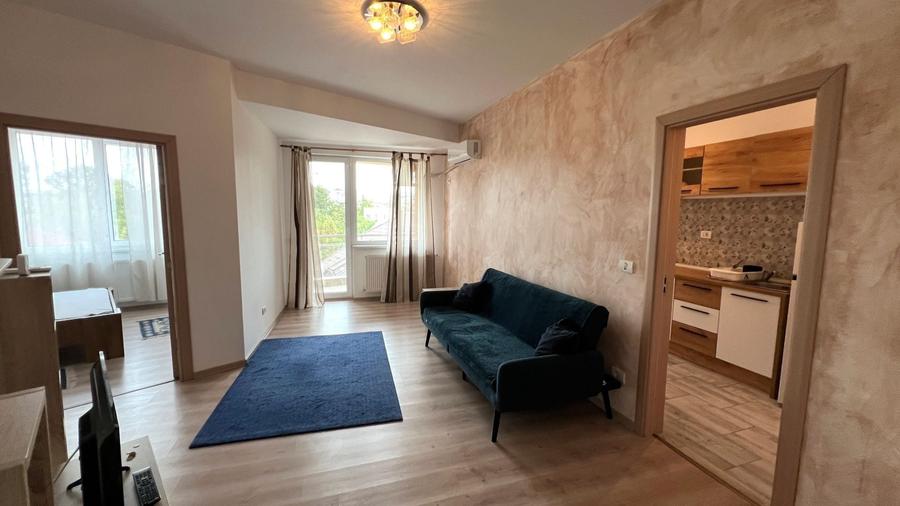 Apartament cu 2 camere semidecomandat, mobilat în Păcii