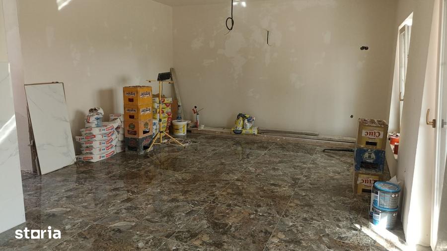 Casă cu 5 camere cu Teren 7200 Mp în Mihai Eminescu