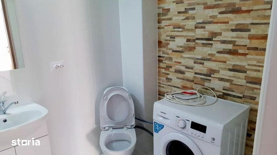 Apartament cu 3 camere semidecomandat în Florești