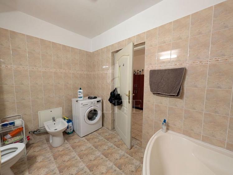 Apartament cu 3 camere semidecomandat, mobilat în Bună Ziua