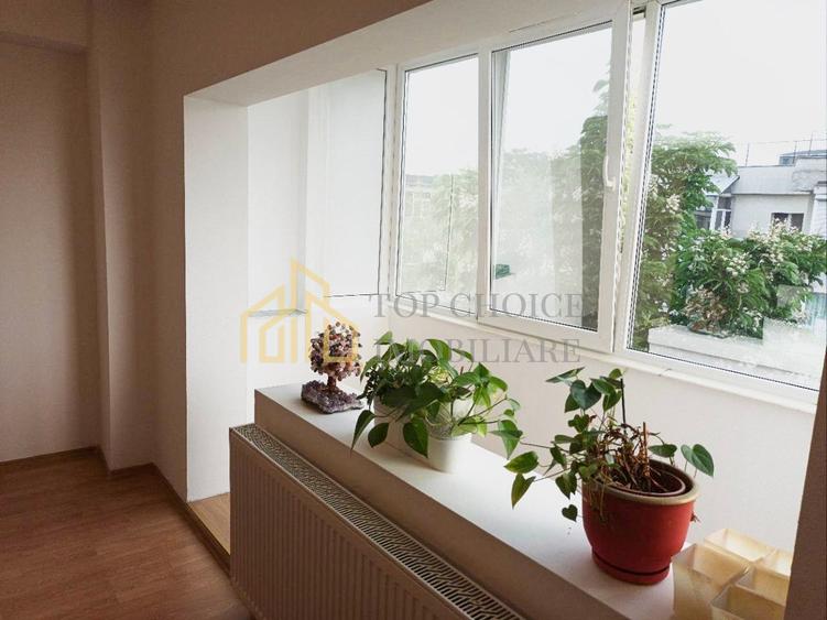 Apartament cu 3 camere decomandat, mobilat în Tei
