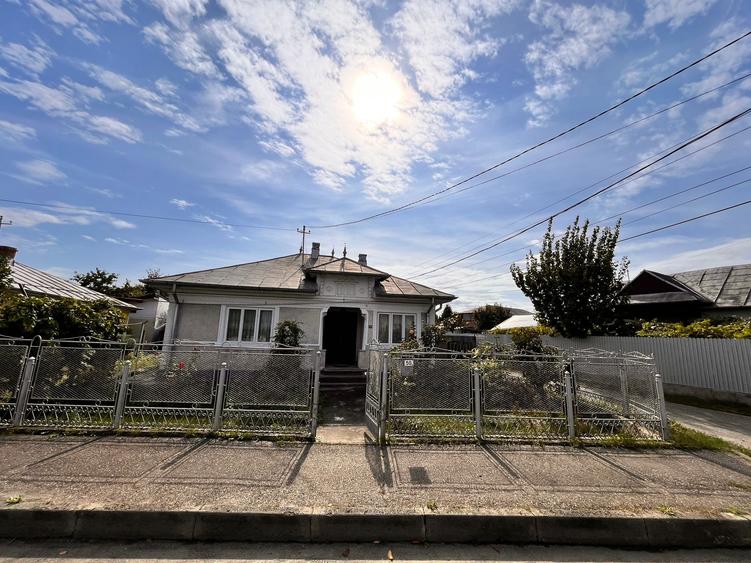 Casă cu 4 camere cu Teren 416 Mp în Central