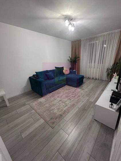Apartament cu 3 camere decomandat în Titan