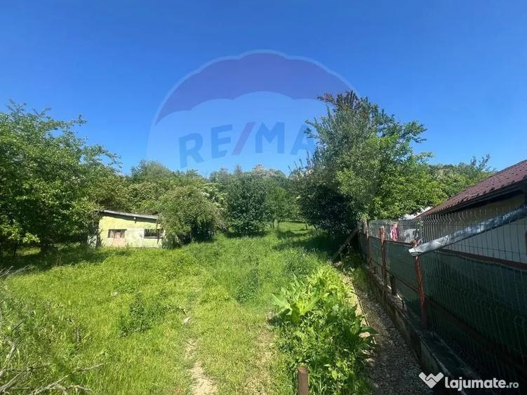 Casă cu 2 camere cu Teren 1000 Mp în Central