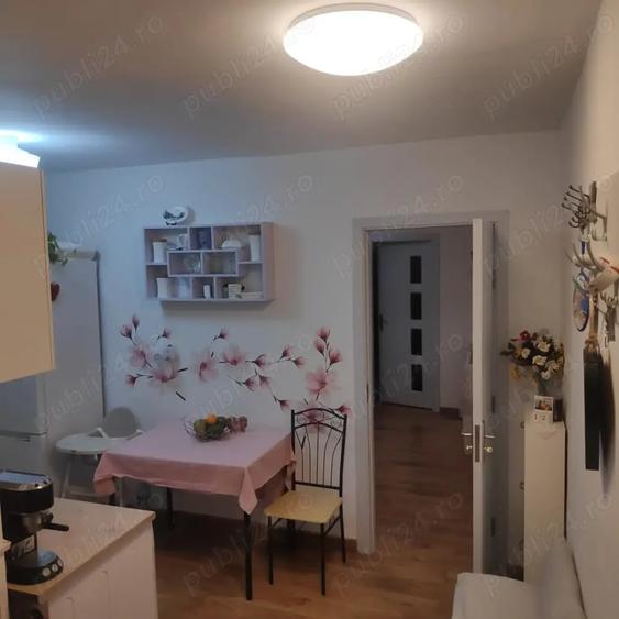 Apartament cu 3 camere semidecomandat în Turda