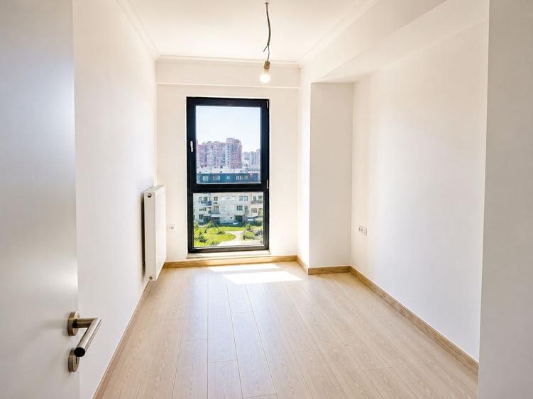Apartament cu 3 camere decomandat în Energia