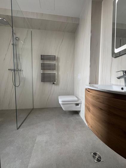 Apartament cu 3 camere semidecomandat în Floreasca