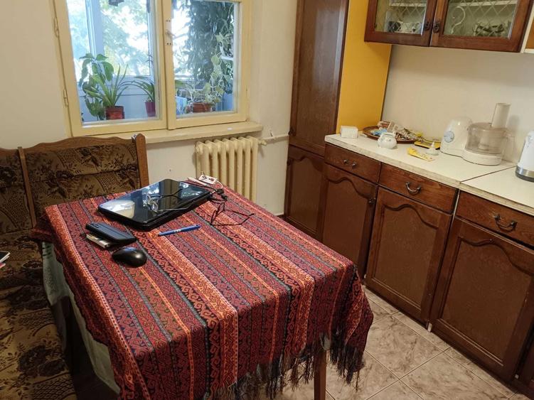 Apartament cu 3 camere decomandat în Valea Rosie