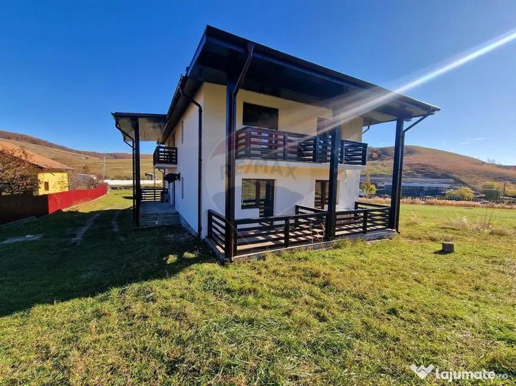 Casa / Vila cu 8 camere de vanzare in zona Balaur - 1