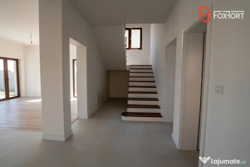 Casă cu 4 camere cu Teren 633 Mp în Moșnița Nouă