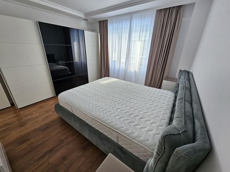 Apartament cu 3 camere decomandat, mobilat în Iancu Nicolae