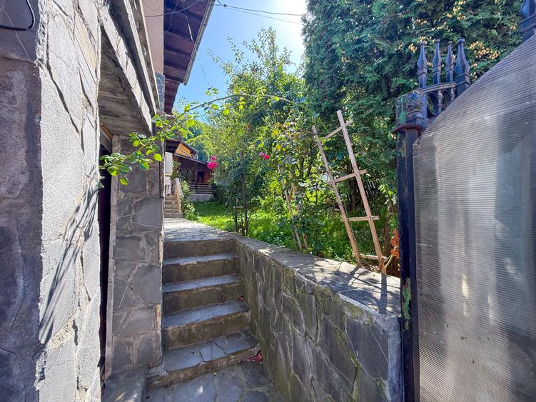 Casă individuală cu 11 camere cu Canalizare în Bran
