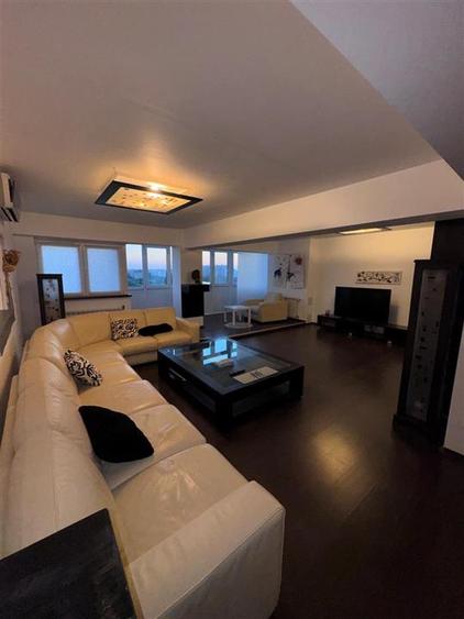 Apartament cu 4 camere semidecomandat, mobilat în Central