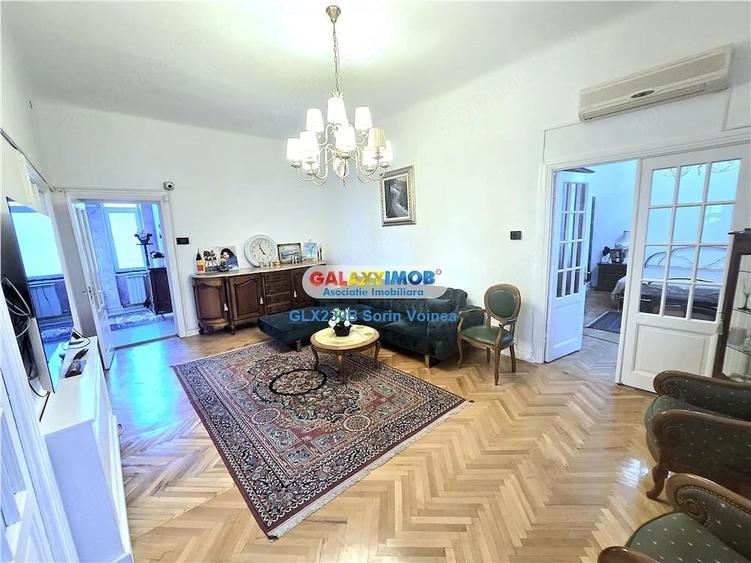 Apartament cu 4 camere semidecomandat în Unirii