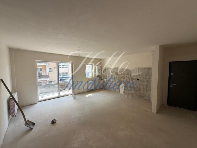 Apartament cu 3 camere semidecomandat în Florești