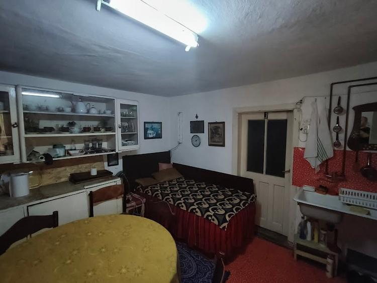 Casă individuală cu 6 camere cu Canalizare în Poiana Țapului