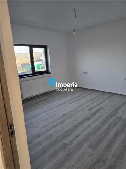 Casă individuală cu 3 camere cu Canalizare în Bucium
