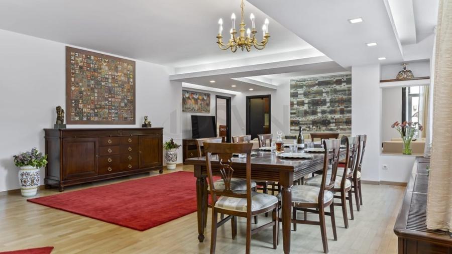 Apartament cu 3 camere semidecomandat, mobilat în Arcul de Triumf