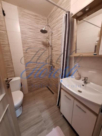 Apartament cu 3 camere semidecomandat în Florești
