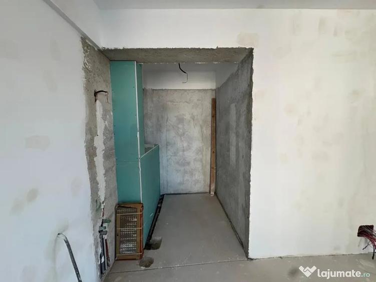 Apartament cu 3 camere decomandat în Aviației