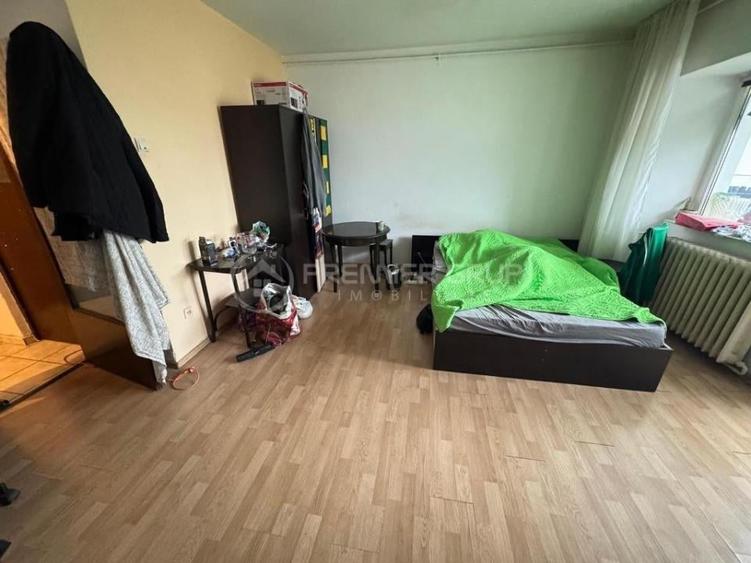 Garsonieră decomandată, mobilată în Nicolina